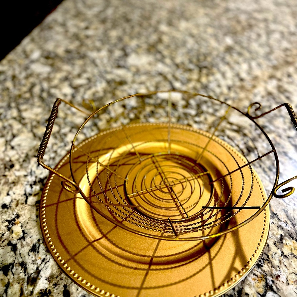 4 Gold Chargers plastic new no scratches and gold wire bread basket